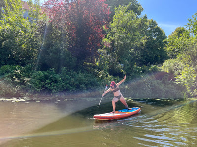 Anfänger-Yoga auf dem SUP – Finde deine Balance auf dem Wasser
