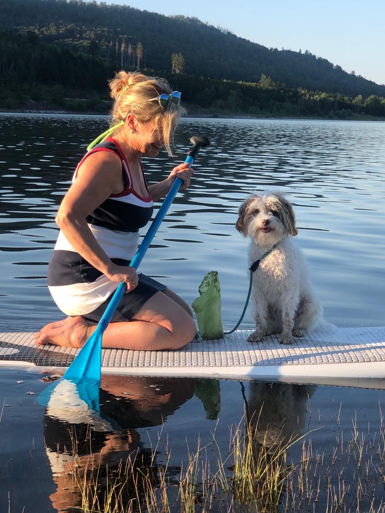 Stand-Up-Paddling mit Hund